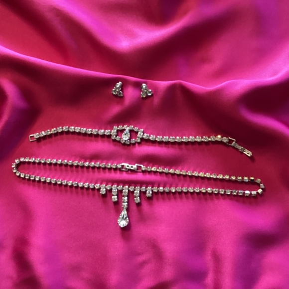 1960’s Rhinestone Necklace, Bracelet and Earrings set - Picture 5 of 5
